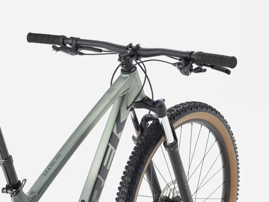 Bicicleta Trek Marlin 6 Shimano Cues U6000 10V. H. Rockshox Judy 29 (Liquen Mate/Verde Keswick Desvanecido)